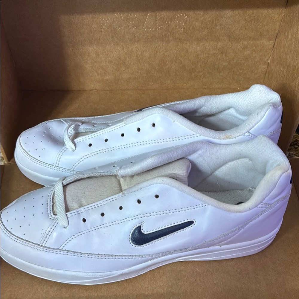 RARE  retro GTS Nike White Sneakers from 1998